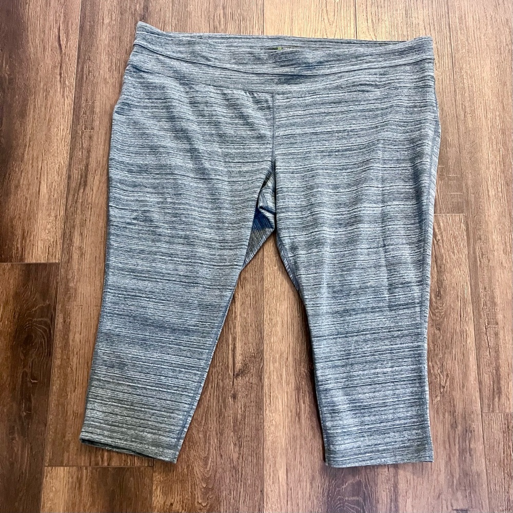 Tek Gear Women’s Women's Core High Waisted Capri Athletic Pants Gray 3X Plus